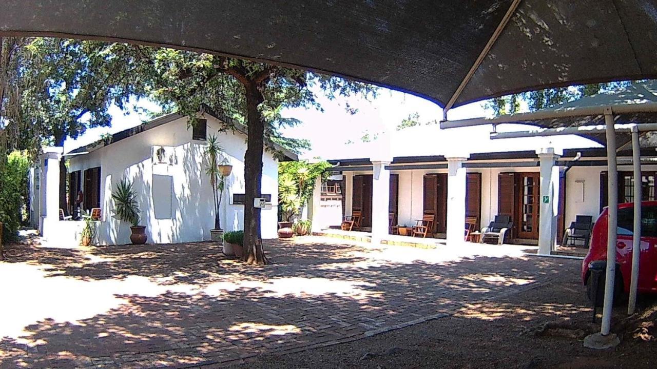 Kuru-Kuru Guesthouse Kuruman Exterior foto