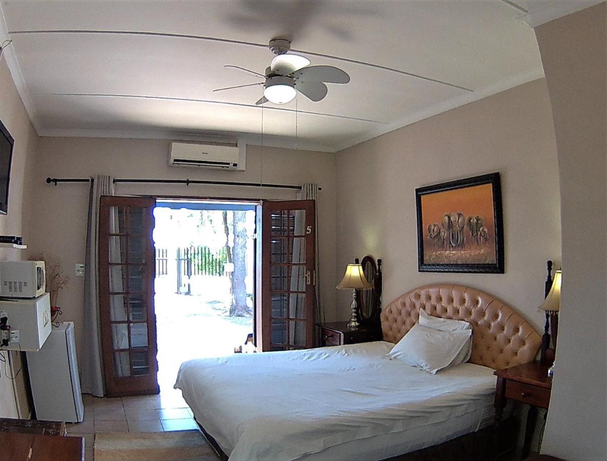 Kuru-Kuru Guesthouse Kuruman Exterior foto